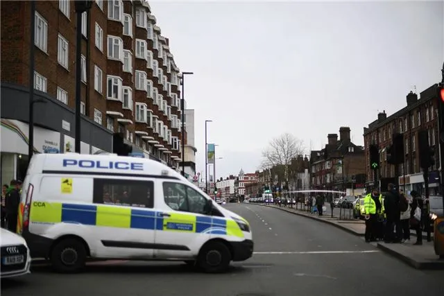 Daily Mail - в Великобритании сотни иностранных правонарушителей освобождают вследствие извинений