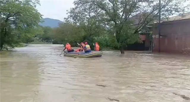 В Туапсинском районе объявили чрезвычайное положение из-за сильного непогоды