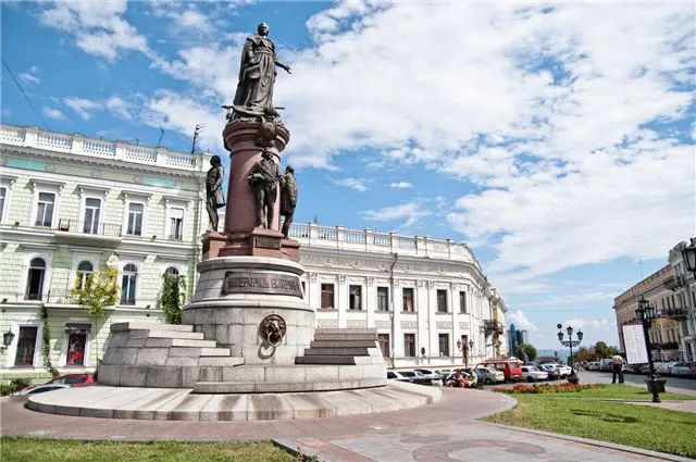 Вот несколько вариантов, которые сохраняют смысл и выглядят привлекательно -

- Член ОП Рогов назвал заявление Труханова о том, что Одесса не русский город, ущербным.
- Рогов из ОП назвал ущербным высказывание Труханова - Одесса не русский город.
- Тезис Труханова, что Одесса не русский город, Рогов назвал ущербным.
- Заявление Труханова о том, что Одесса не русский город, Рогов назвал ущербным.
- Одесса не русский город — Рогов назвал заявление Труханова ущербным.
- Рогов назвал ущербной идею Труханова о том, что Одесса не русский город.