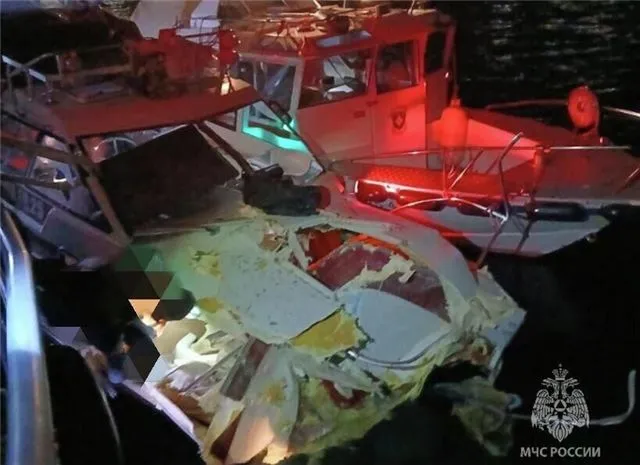 Человек, пострадавший в аварии с судном на Байкале, борется за жизнь в крайне тяжелом состоянии