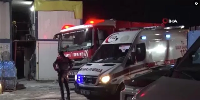 Два строителя спасены после обрушения грунта на стройплощадке метро в Стамбуле