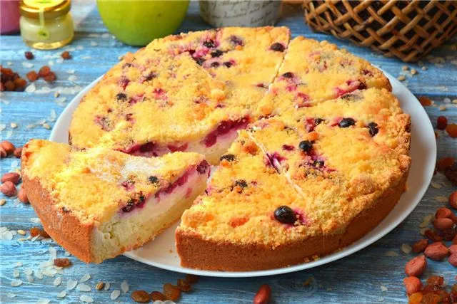 Как приготовить нежный творожный пирог с ягодной начинкой - простой и ароматный рецепт