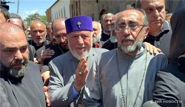 Иерусалимский армянский патриархат выражает солидарность с католикосом всех армян Гарегином II