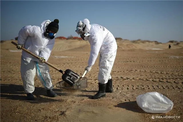 В Анапе с двух площадок вывезли свыше 500 мешков песка, загрязнённого мазутом