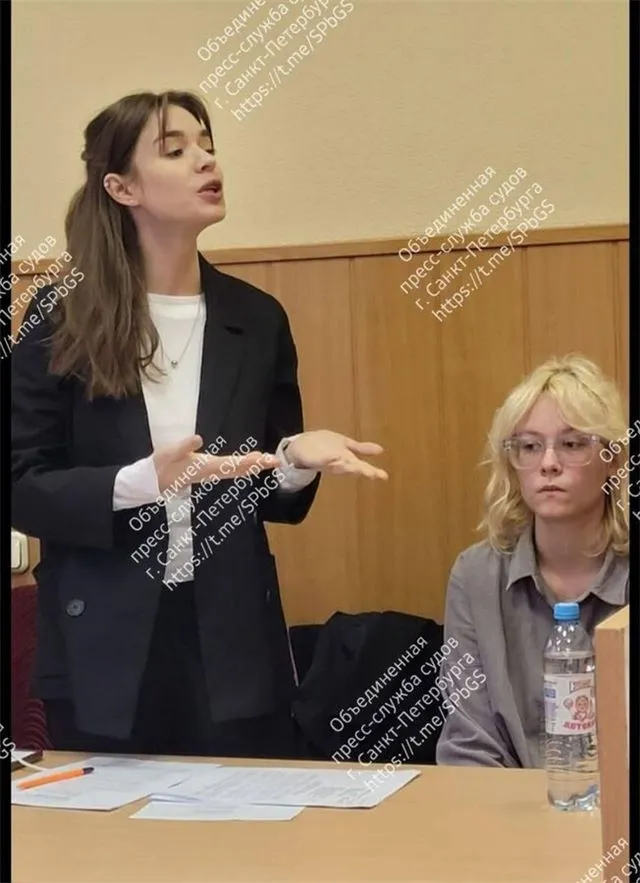 Суд отправил на доработку административное дело против уличной певицы Логиновой