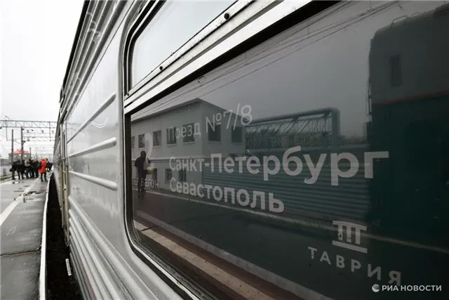 Пять поездов «Таврия», курсирующих в направлении Крыма, испытывают задержки в расписании.
