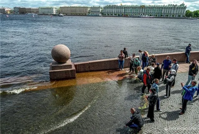 В Петербурге непогода унесла здоровье пяти человек — подробности происшествия