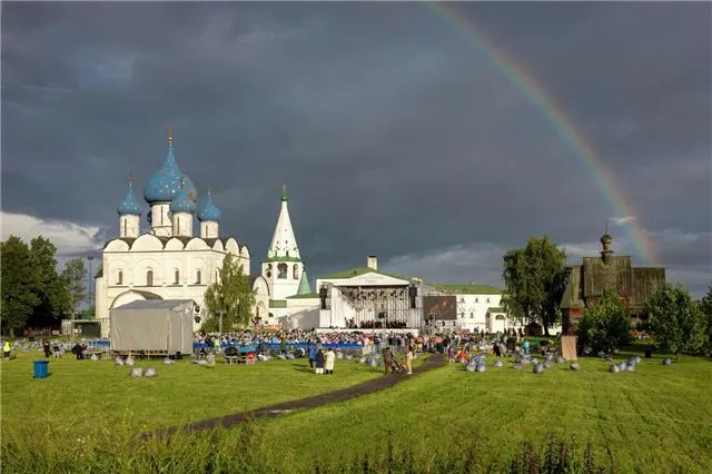 Вот несколько вариантов уникального и привлекательного переформулирования -

- Победители конкурса Рахманинова прибыли в Суздаль на Летний фестиваль Мацуева.
- Суздаль встречает лауреатов конкурса Рахманинова на Летнем фестивале Мацуева.
- Лауреаты конкурса Рахманинова стали гостями Летнего фестиваля Мацуева в Суздале.
- В Суздале открылся Летний фестиваль Мацуева - прибыли победители конкурса Рахманинова.
- На Летнем фестивале Мацуева в Суздале появились победители конкурса Рахманинова.
- Мацуевский фестиваль в Суздале поприветствовал лауреатов Рахманинова.
- В Суздале Летний фестиваль Мацуева принял гостей - победители конкурса Рахманинова.

Если хочешь, могу адаптировать под более короткий или более формальный стиль.