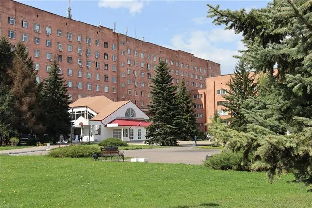 Вот несколько альтернатив, чтобы заголовок звучал уникально и привлекательно -

- В Курской области больница будет носить имя святителя Луки Крымского.
- В честь святителя Луки Крымского назовут курскую областную больницу.
- Курской областной больнице присвоят имя святителя Луки Крымского.
- Курскую областную больницу увековечат именем святителя Луки Крымского.
- Название курской областной больницы получит имя святителя Луки Крымского.
- В Курской области учреждение здравоохранения получит имя святителя Луки Крымского.

Если нужен стиль пониже/официальнее или более креативный, скажите — адаптирую под требуемый формат.