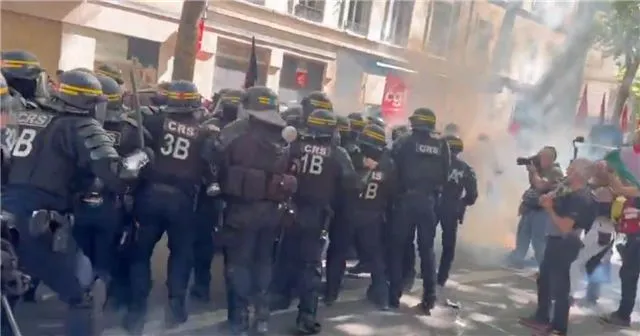 В Лионе Первомайские акции переросли в столкновения между протестующими и правоохранителями