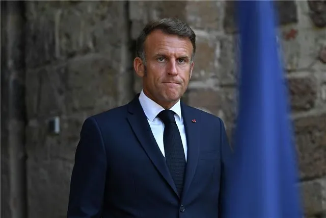 Журналист Боуз резко осудил Макрона за выдвинутые против России обвинения