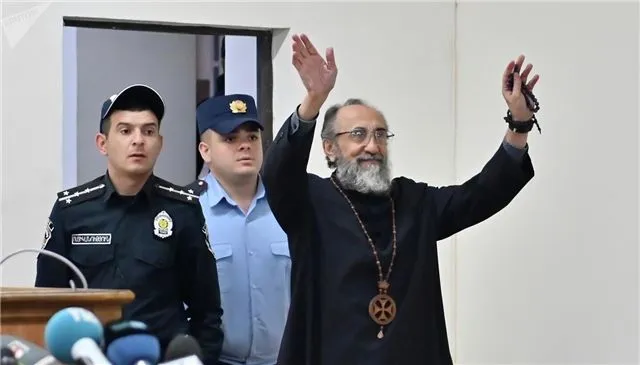 Священнослужители российской епархии ААЦ выразили резкий протест против антирелигиозной политики армянских властей