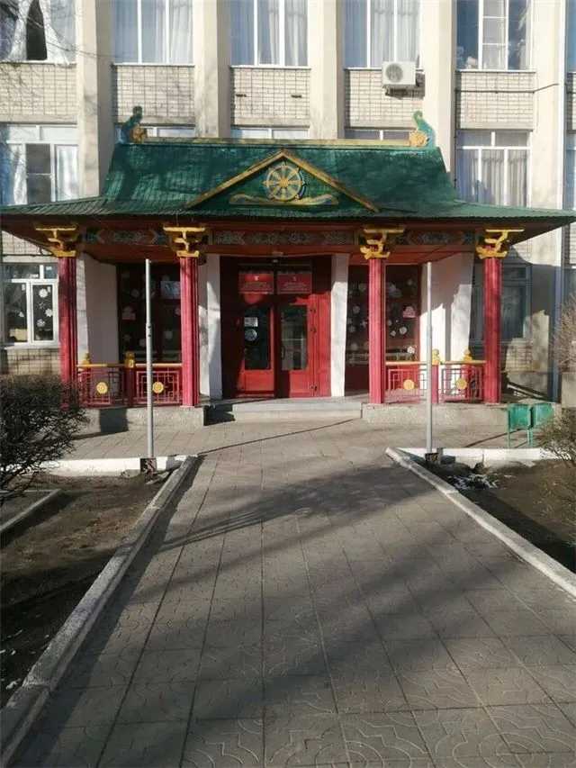 Дмитрий Чернышенко запустил буддийскую образовательную программу в Национальной гимназии Калмыкии