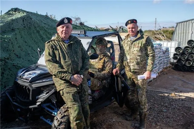 Активисты из Саратова передали в зону СВО машины и лекарства для поддержки бойцов