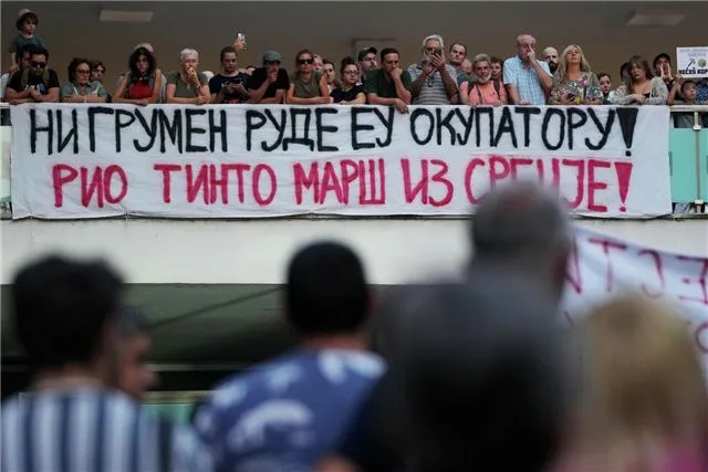 Rio Tinto приостанавливает скандальный литиевый проект на западе Сербии после массовых протестов