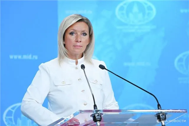 Захарова иронично отреагировала на заявление Байдена о конфликте между монархией и демократией