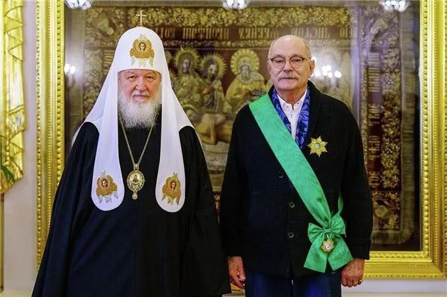 Патриарх Кирилл вручил Никите Михалкову орден Первой степени «Слава и честь»