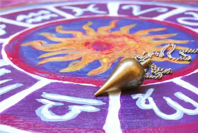 Астропрогноз на июнь 2025 - кто окунётся в страсть, а кому грозит разочарование