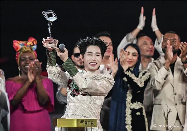 Как Дык Фук неожиданно триумфовал на дебютном конкурсе «Интервидение»!