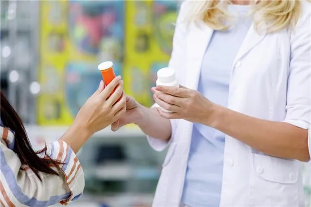 Роман Заварин объявил о реформе системы выдачи льготных медикаментов в Вологодской области